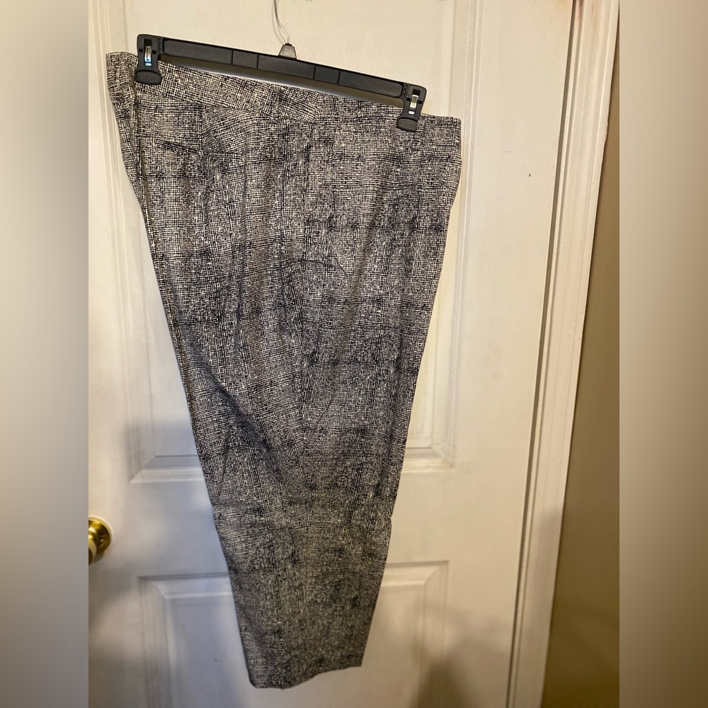 Dailhia collection Capri pants